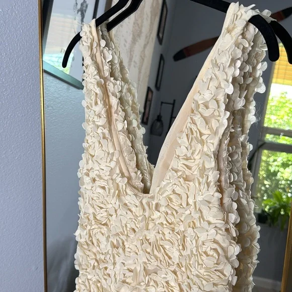 HOUSE OF CB 'Carena' Creme Plunge Floral Appliqué Maxi Dress NWT - Picture 12 of 13